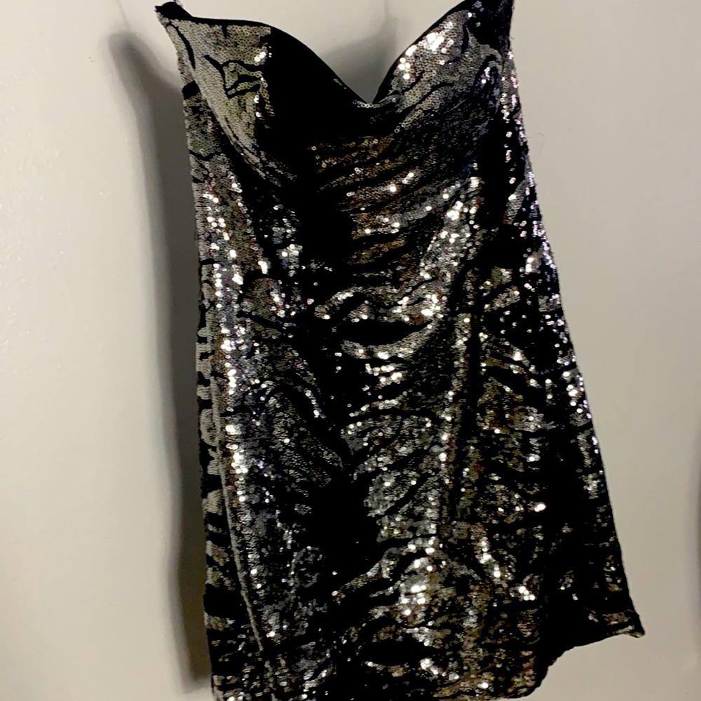 Black and silver snake sequin print